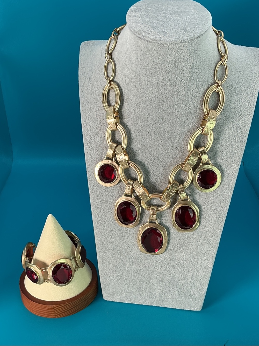 NWT Chico's Viona Statement Necklace & Bracelet Set Ruby Red Faceted Matte Gold